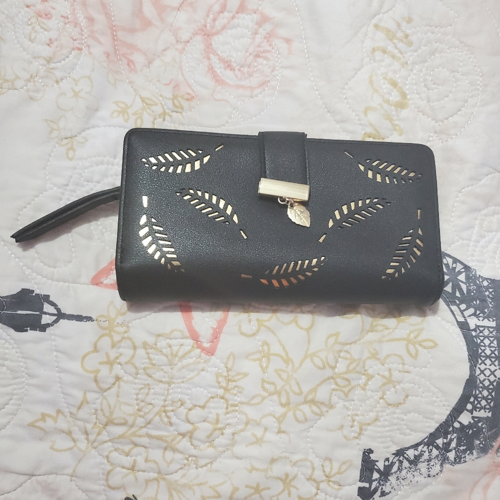 Leaf pattern wallet